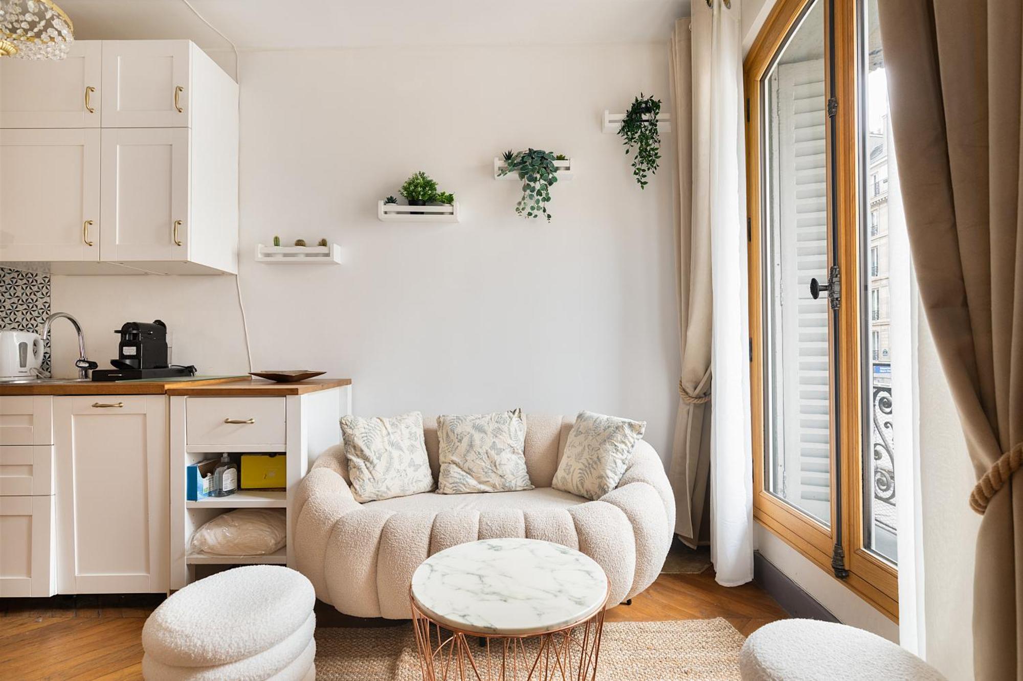 Apartment Haussmannian Elegance Close To Montmartre